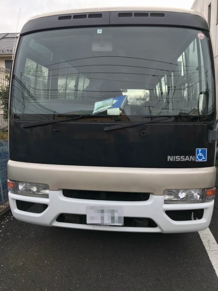 日産のバス シビリアン 車内清掃